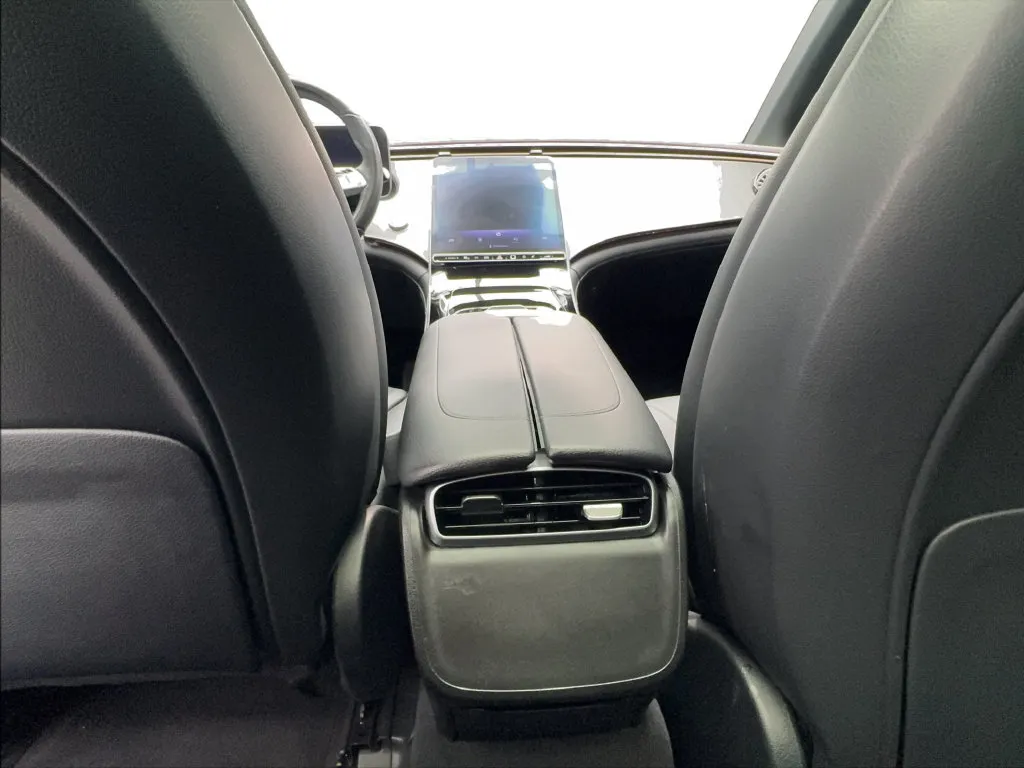 Mercedes-Benz EQE photo 40