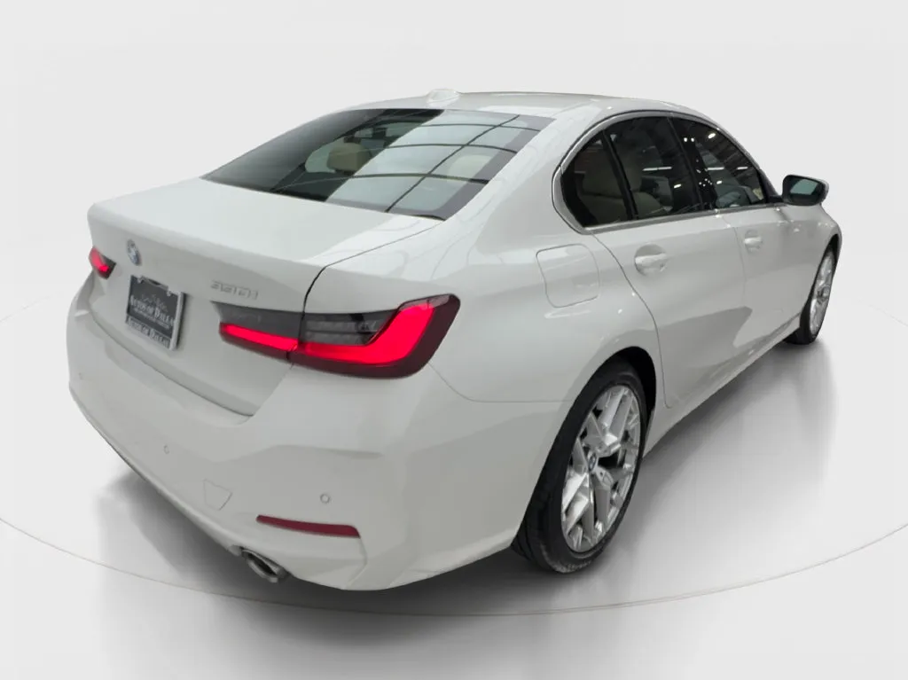 BMW 3 Series photo 8