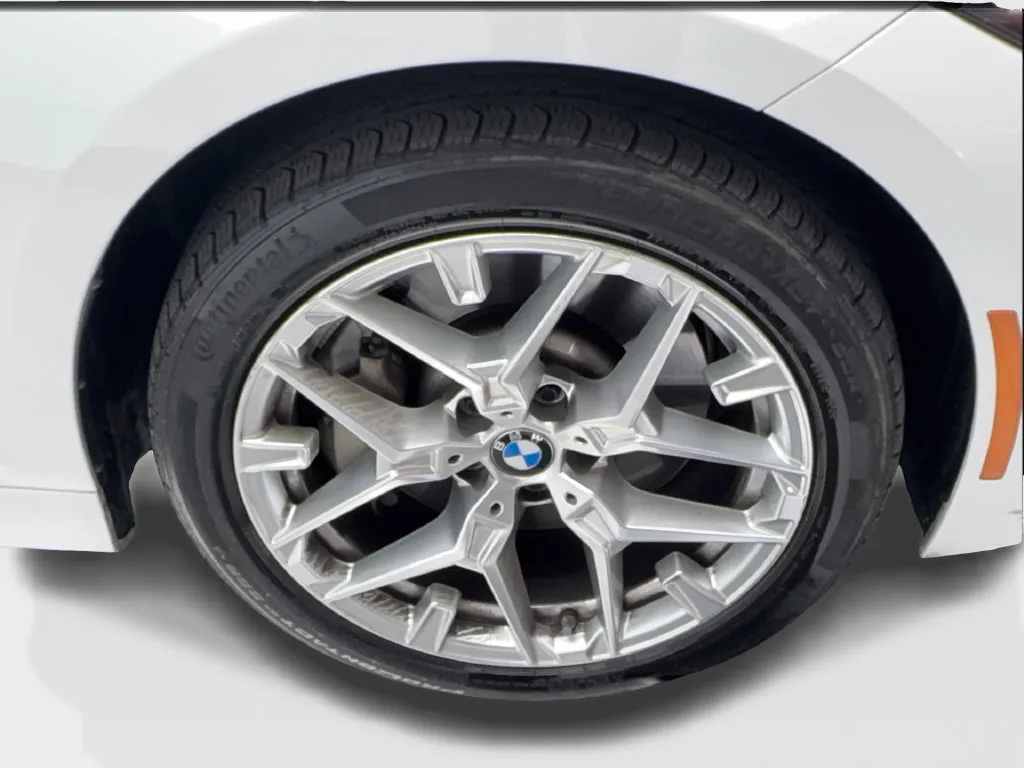 BMW 3 Series photo 16