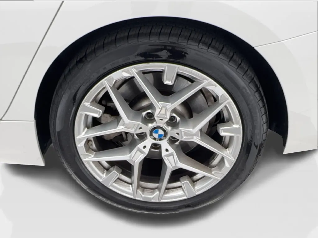 BMW 3 Series photo 14