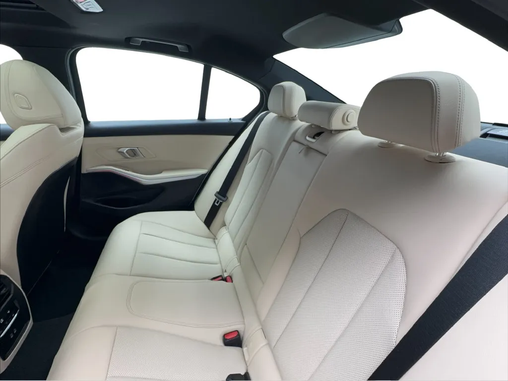 BMW 3 Series photo 27