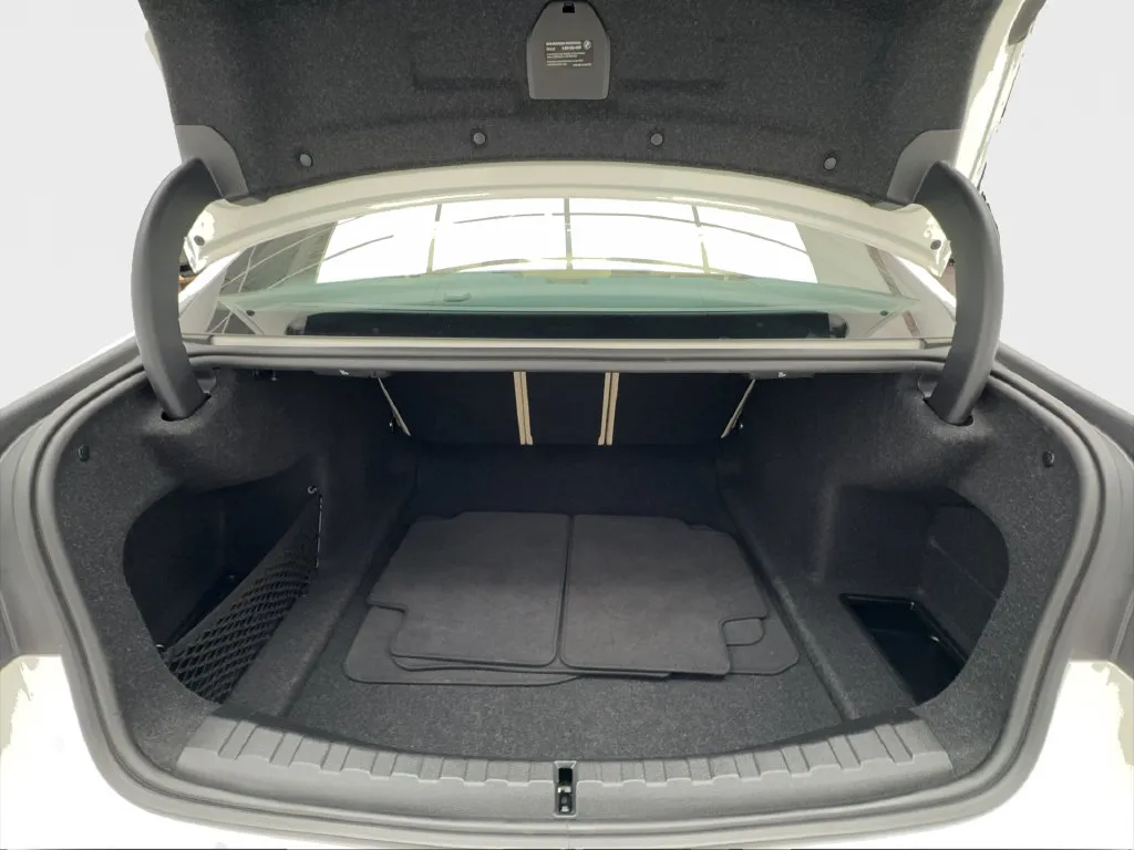 BMW 3 Series photo 19