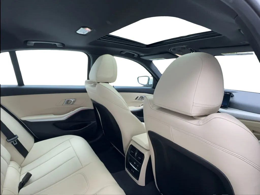 BMW 3 Series photo 29