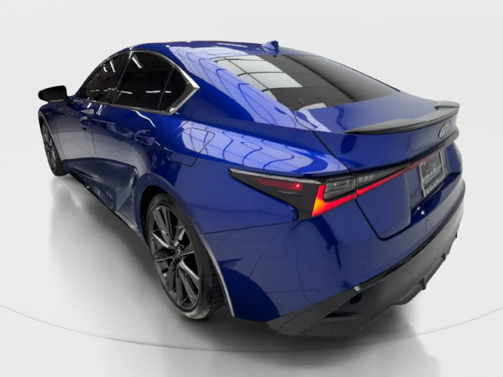Lexus IS photo 11
