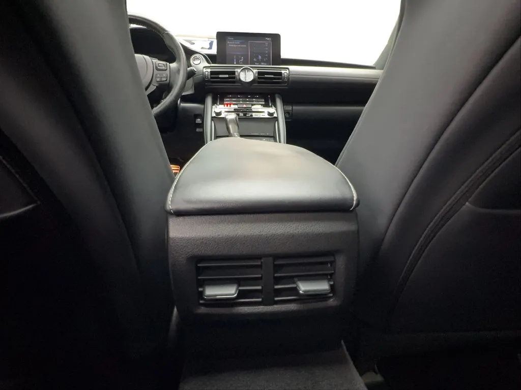 Lexus IS photo 42