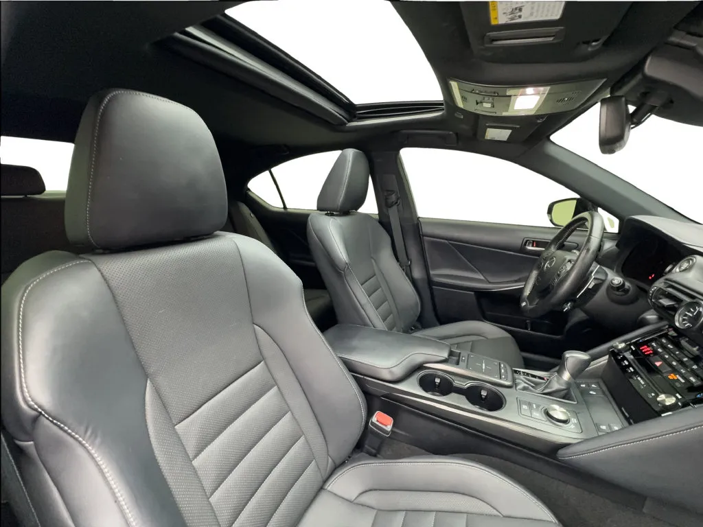 Lexus IS photo 33