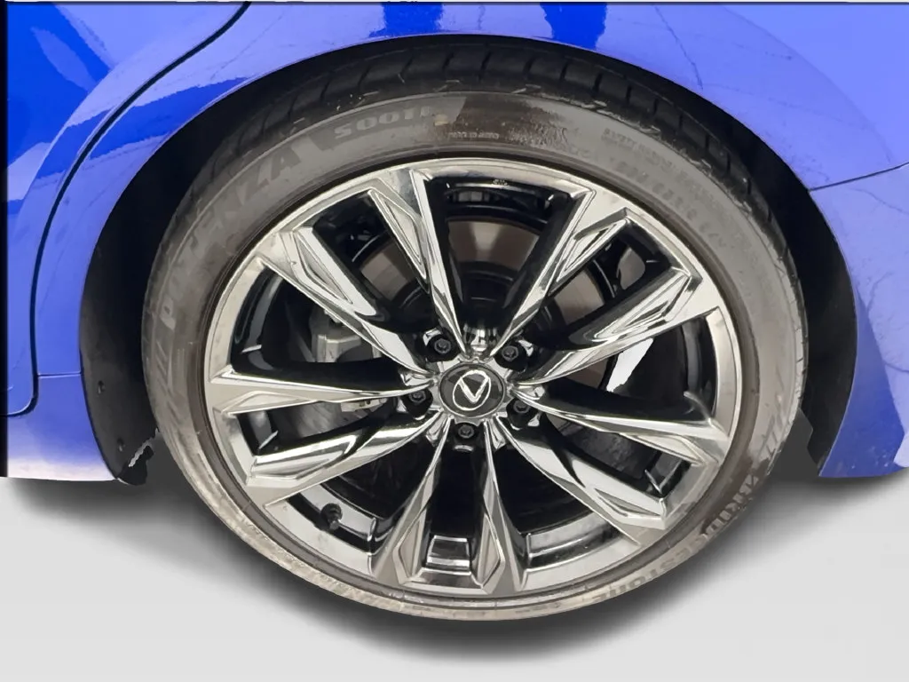 Lexus IS photo 14