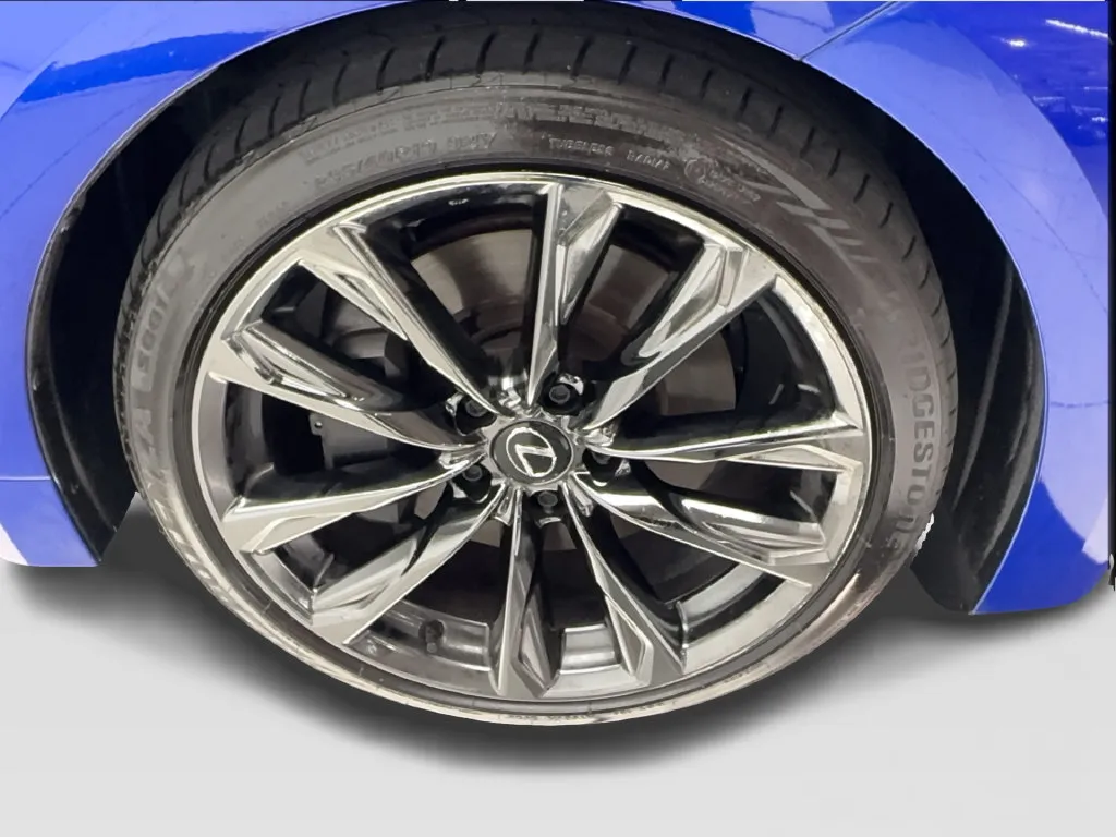 Lexus IS photo 16
