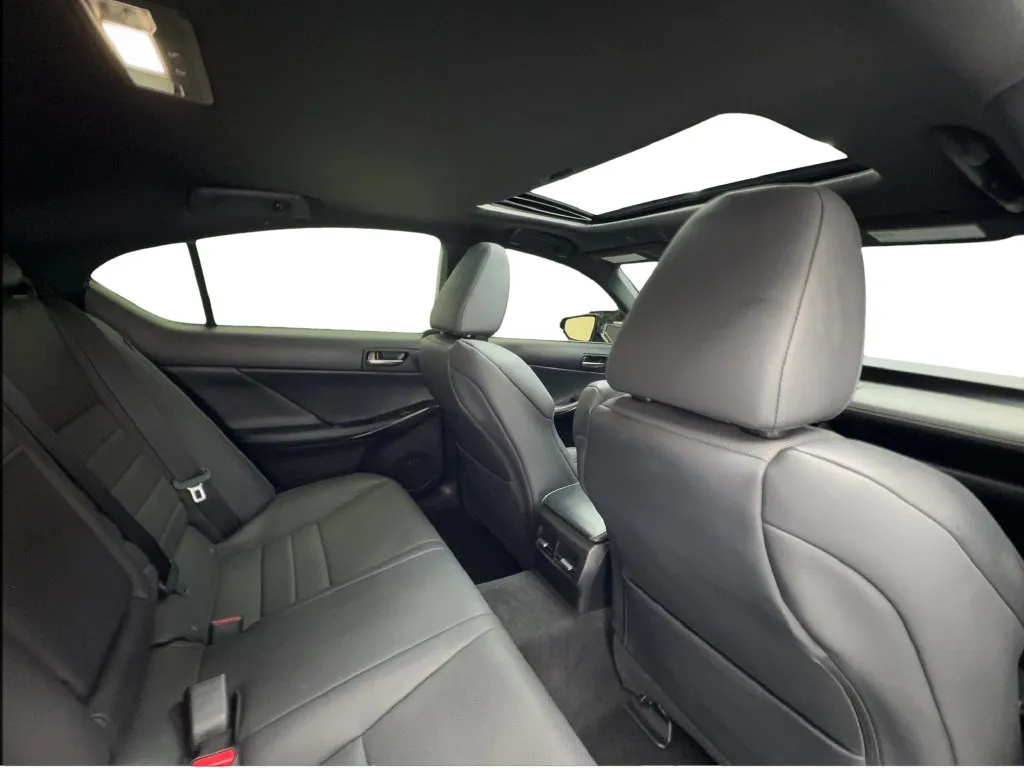Lexus IS photo 29