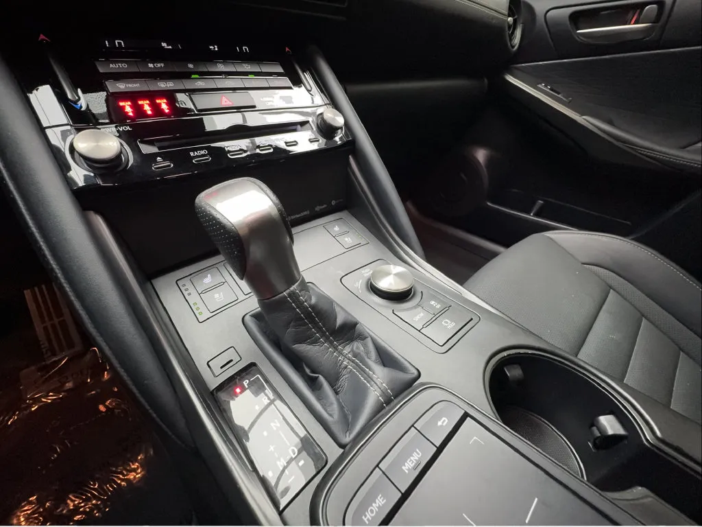 Lexus IS photo 48