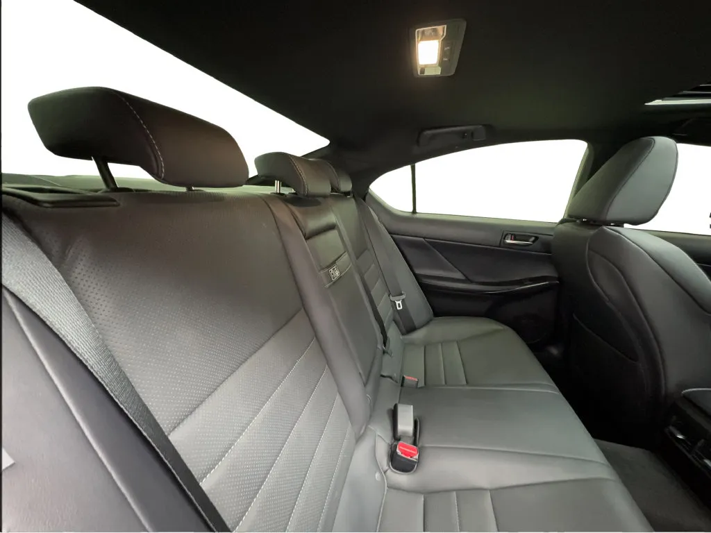 Lexus IS photo 30