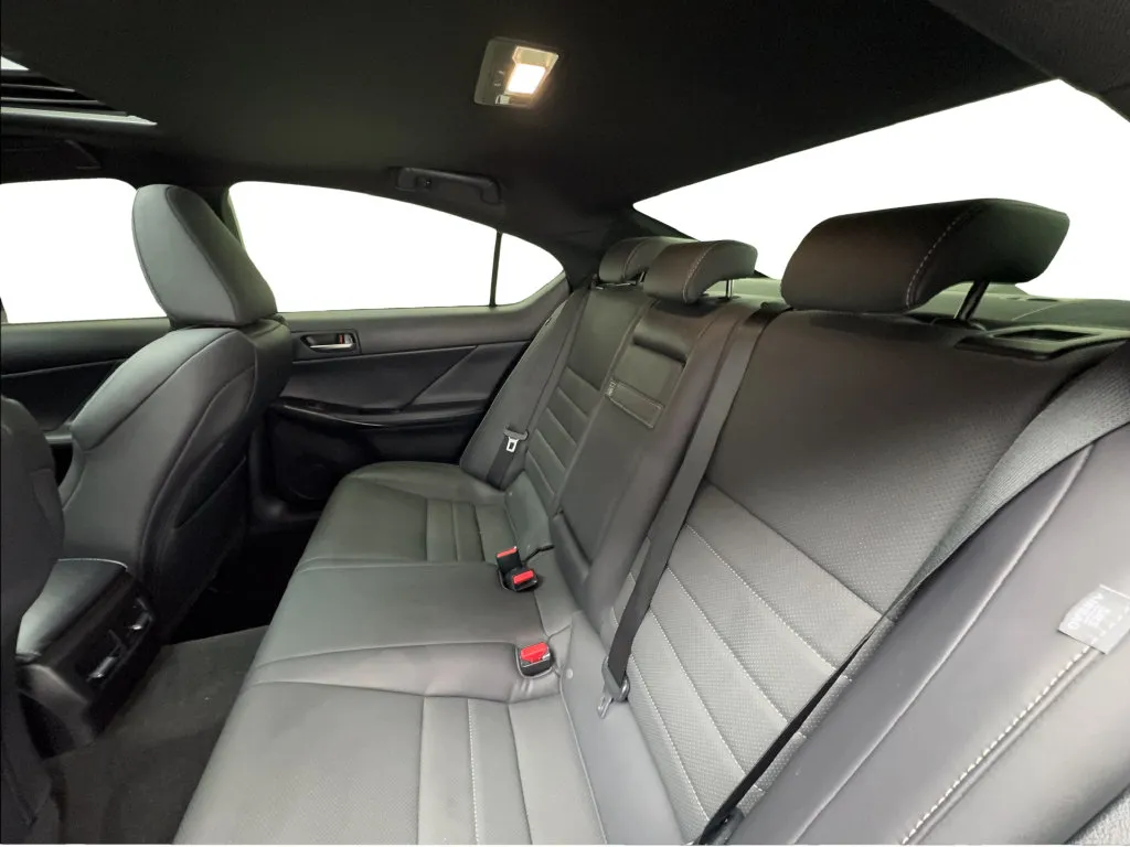 Lexus IS photo 27