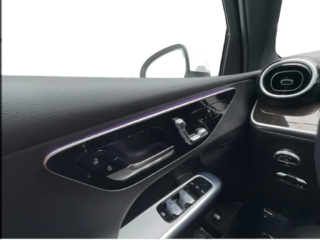 Mercedes-Benz GLC photo 46