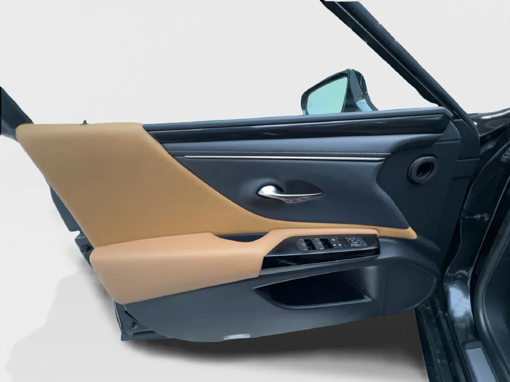 Lexus ES photo 25