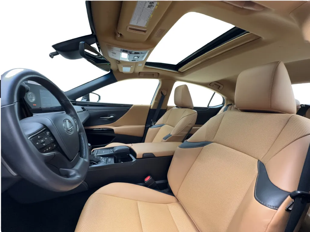 Lexus ES photo 21