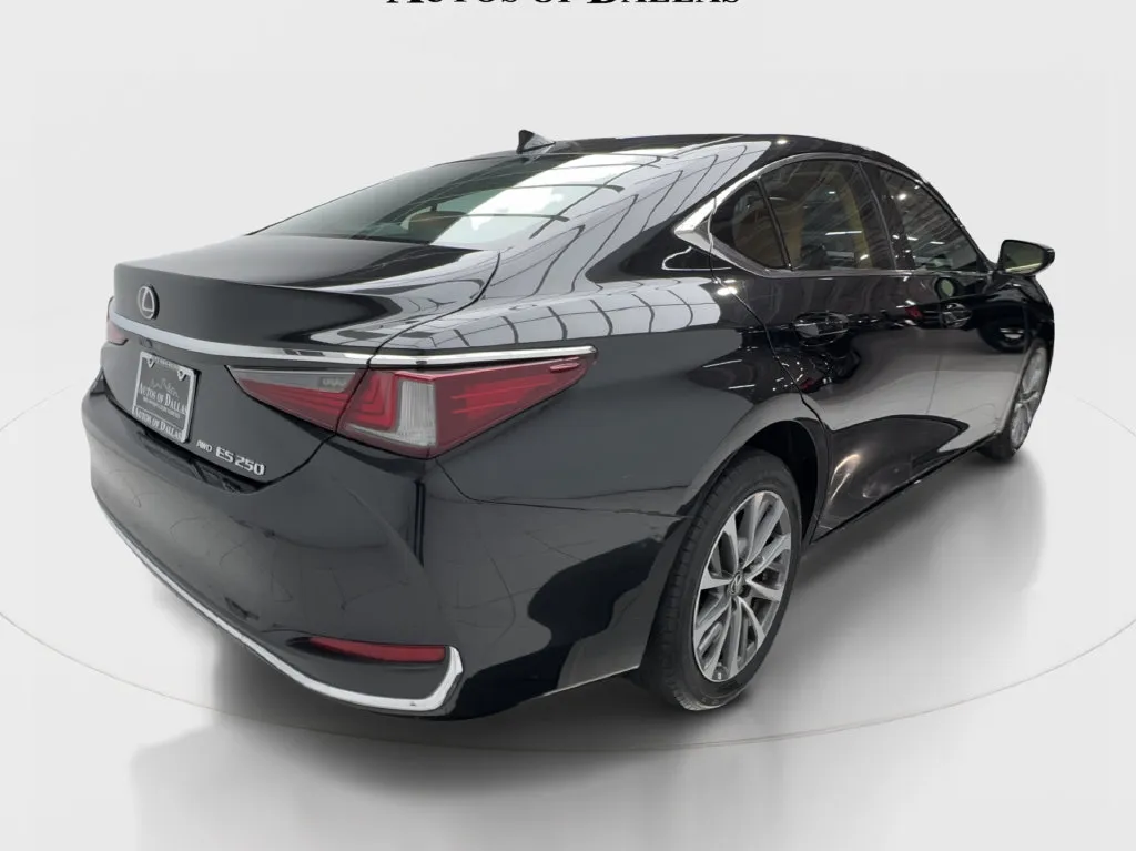 Lexus ES photo 8