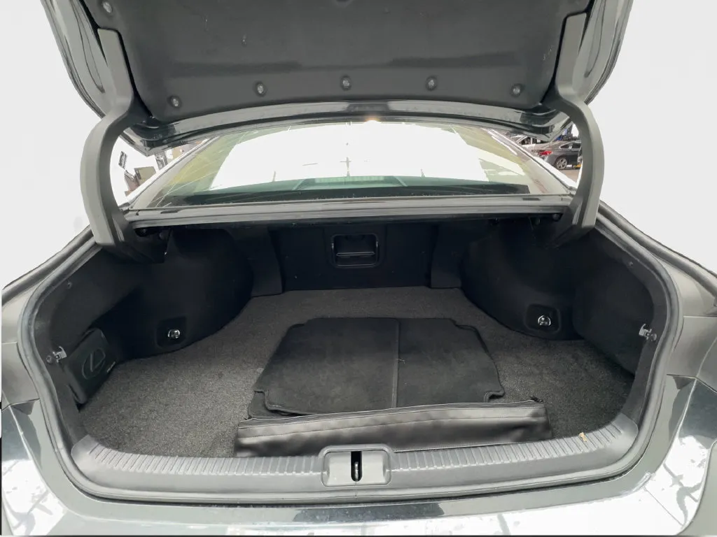 Lexus ES photo 19