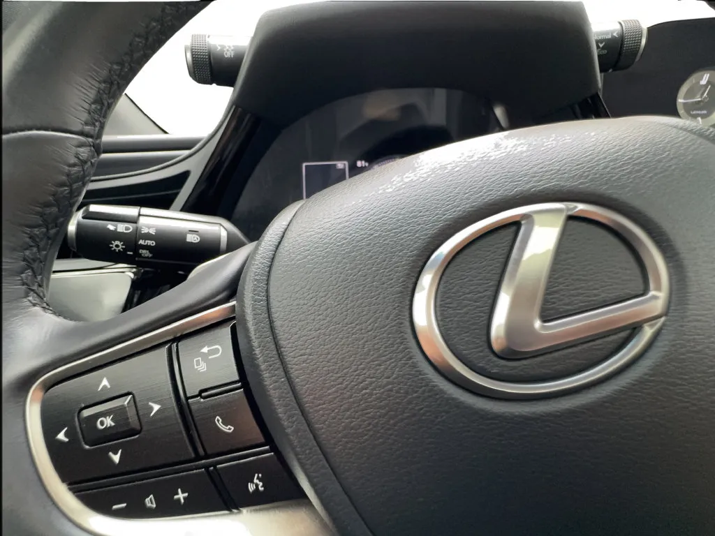 Lexus ES photo 44