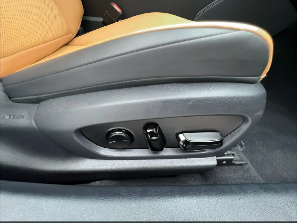 Lexus ES photo 34