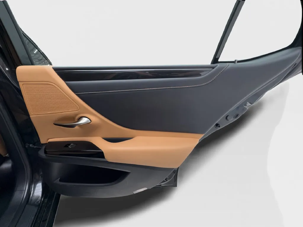 Lexus ES photo 32