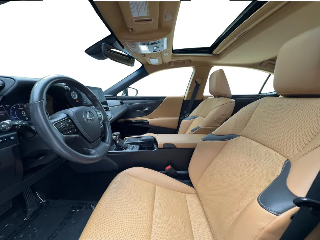 Lexus ES photo 22