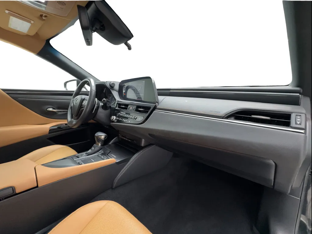 Lexus ES photo 35