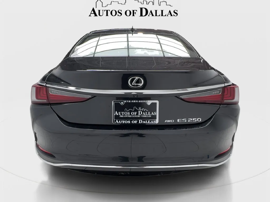 Lexus ES photo 10