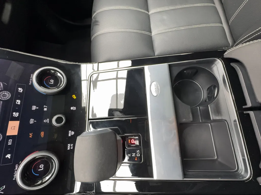 Land Rover Range Rover Velar photo 49