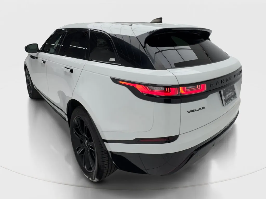 Land Rover Range Rover Velar photo 11