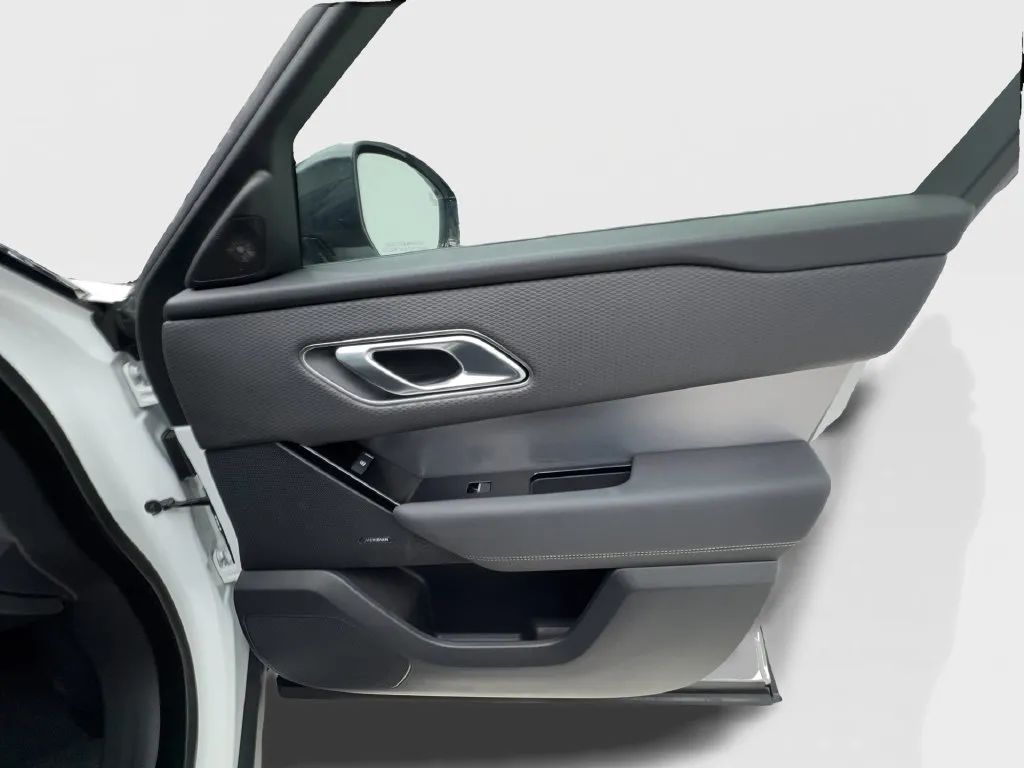 Land Rover Range Rover Velar photo 36