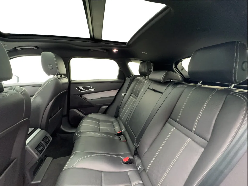 Land Rover Range Rover Velar photo 27