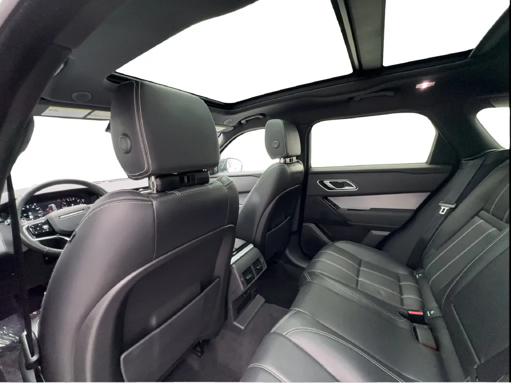 Land Rover Range Rover Velar photo 26