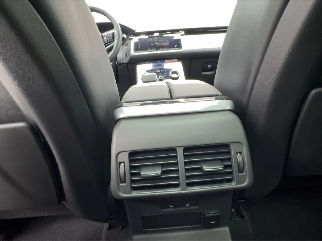 Land Rover Range Rover Velar photo 42
