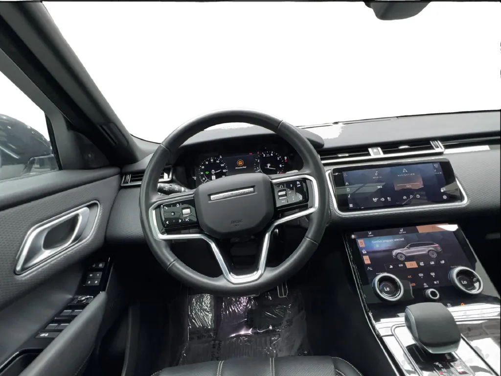 Land Rover Range Rover Velar photo 39