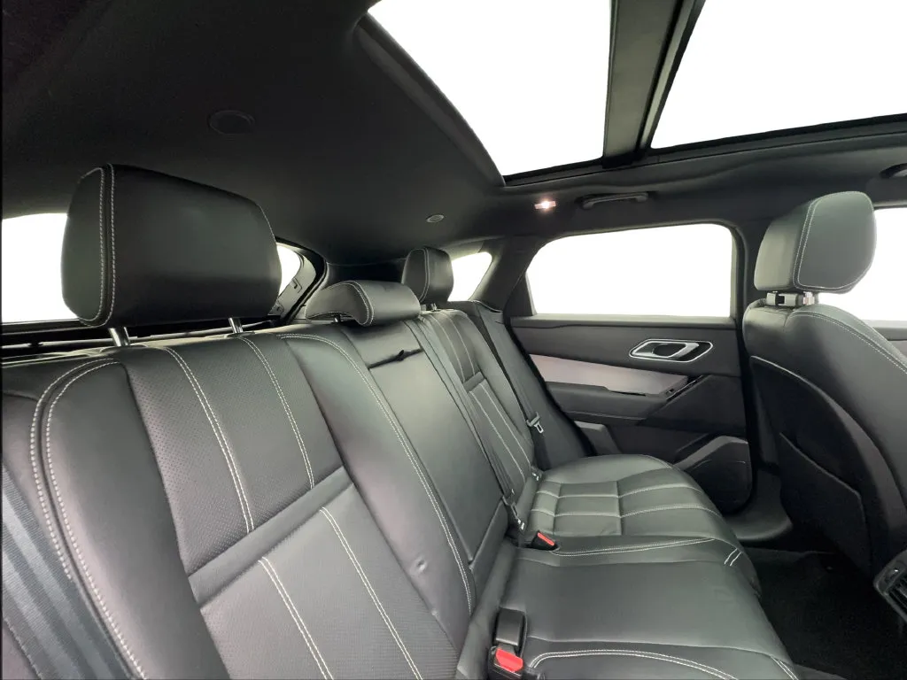Land Rover Range Rover Velar photo 30