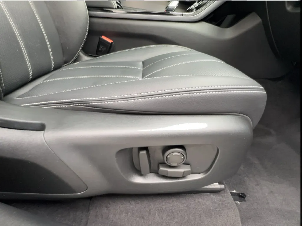 Land Rover Range Rover Velar photo 34