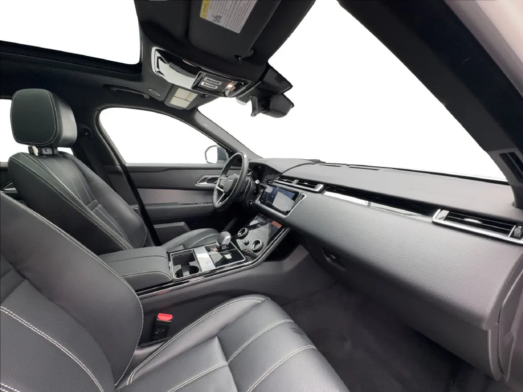 Land Rover Range Rover Velar photo 35