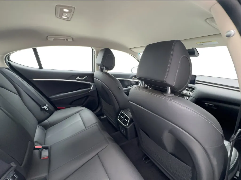 Genesis G70 photo 28