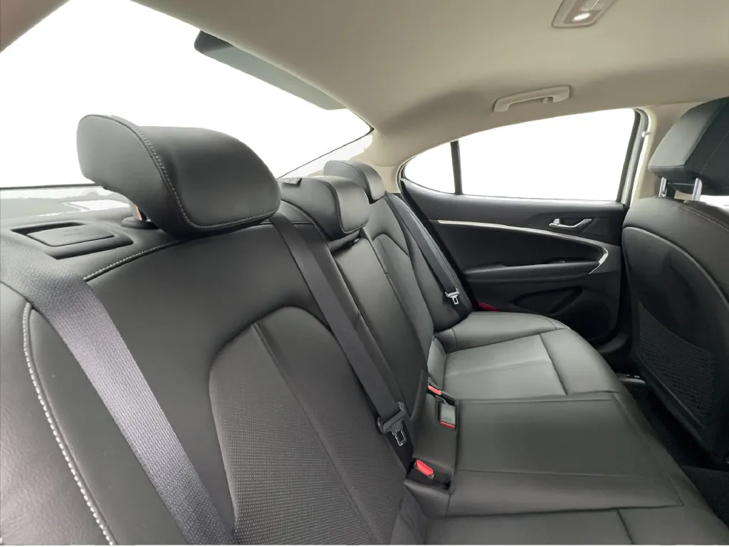 Genesis G70 photo 29