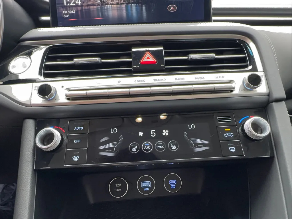 Genesis G70 photo 52