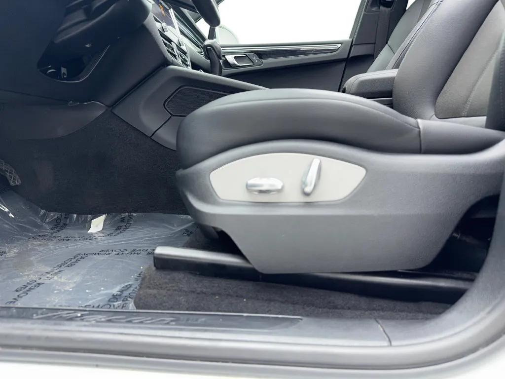 Porsche Macan photo 28