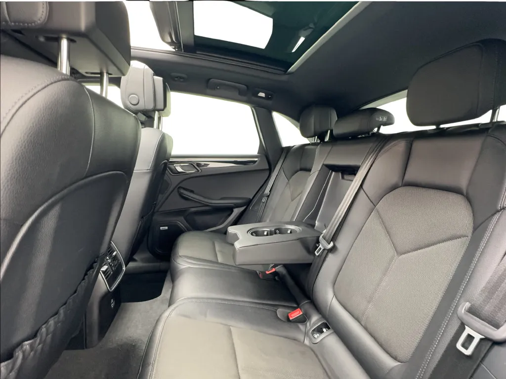 Porsche Macan photo 22