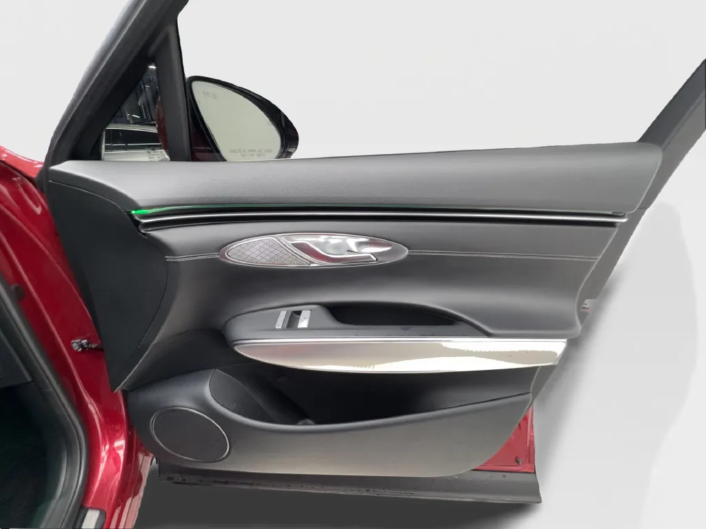 Genesis GV70 photo 37