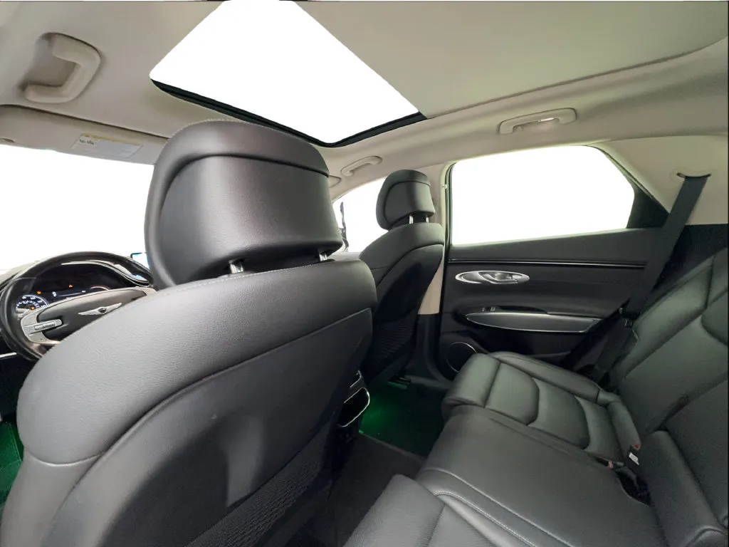 Genesis GV70 photo 27