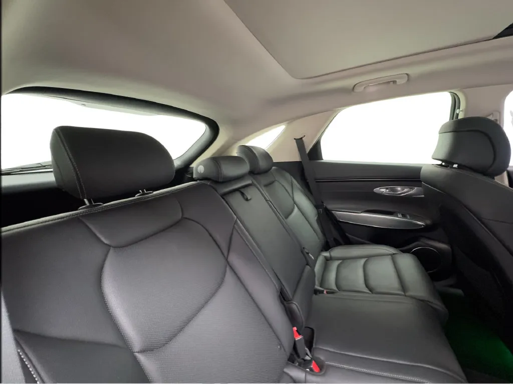 Genesis GV70 photo 32