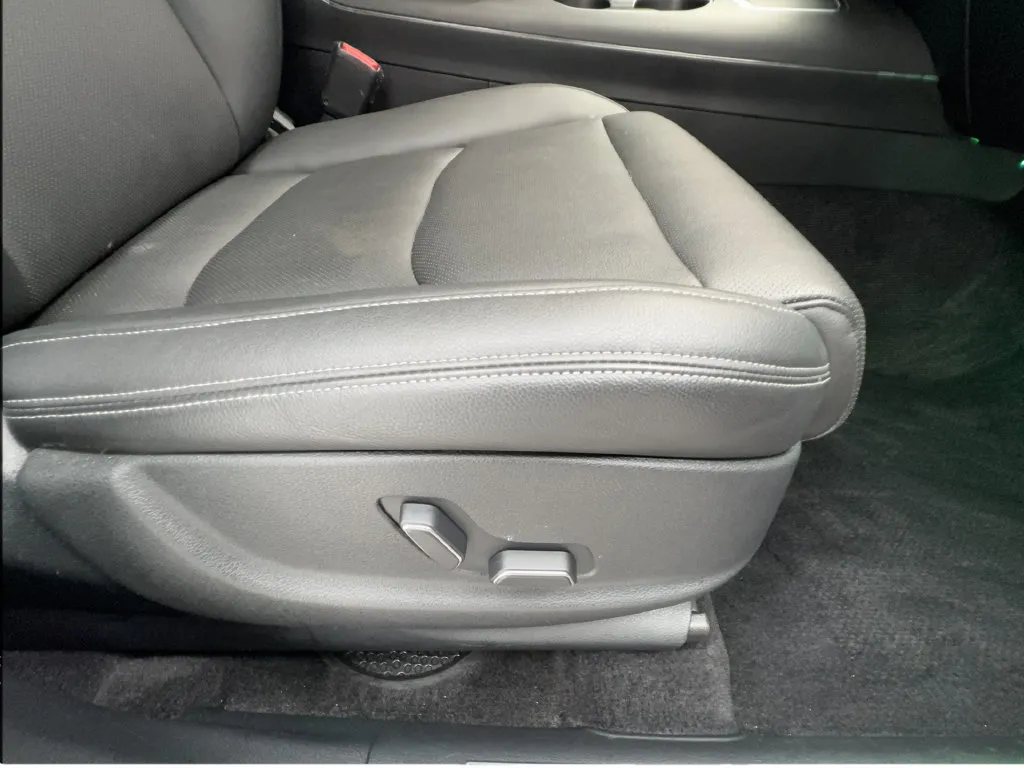 Genesis GV70 photo 35