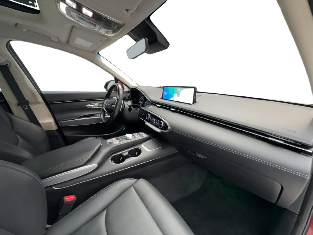 Genesis GV70 photo 36
