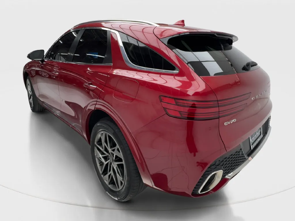 Genesis GV70 photo 11