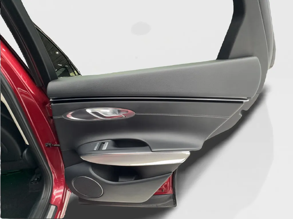 Genesis GV70 photo 33