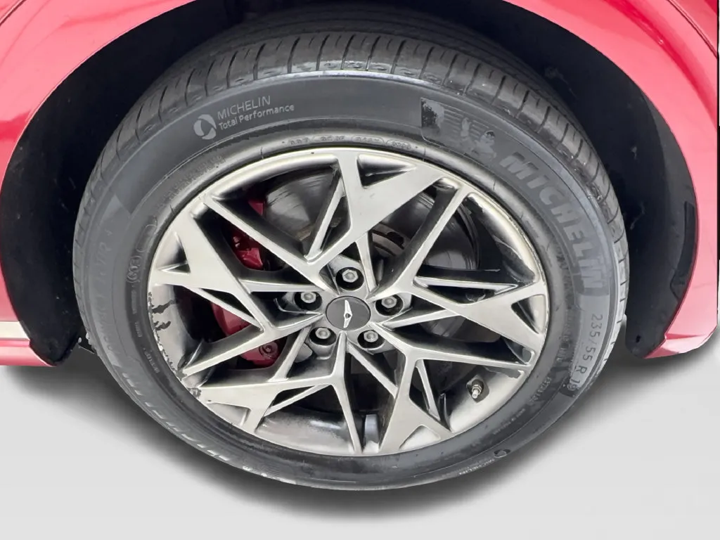 Genesis GV70 photo 18